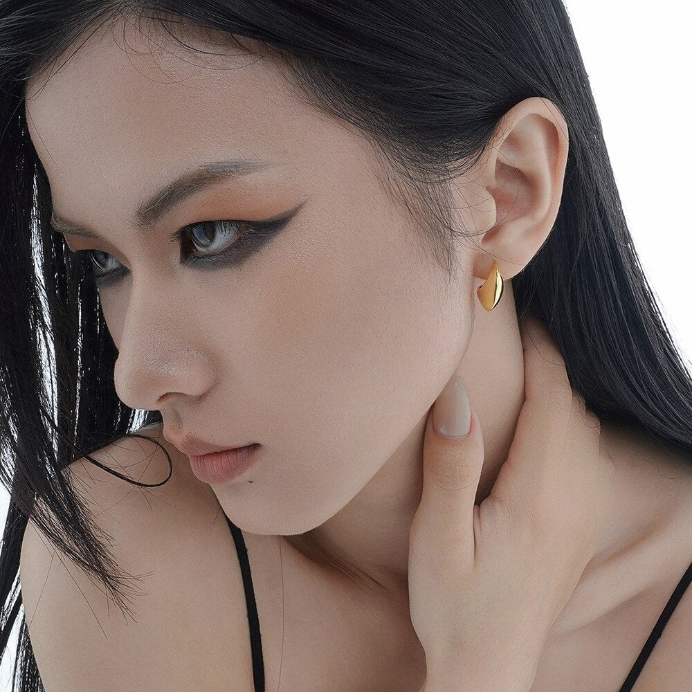 Symmetrische Beanpod-Ohrstecker E1178