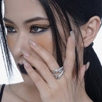 Offener Ring mit Krallenelement R1046