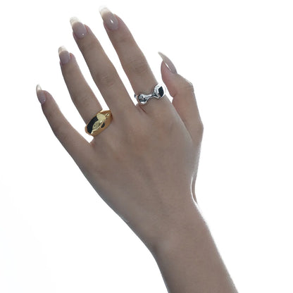 Unregelmäßiger Ring mit verschnörkelter Flüssigkeit R1107