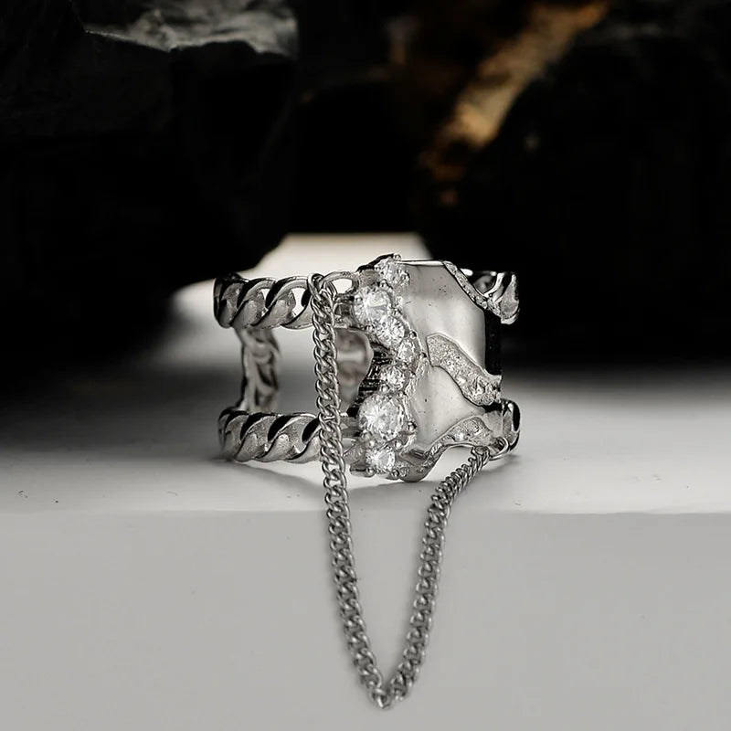 Breiter Ring mit Quastenkette R1202