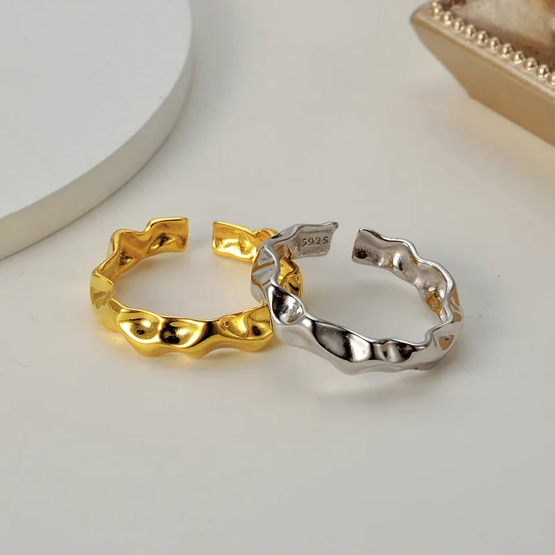 Verdrehter unregelmäßiger Bandring R1141