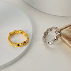 Verdrehter unregelmäßiger Bandring R1141