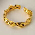 Verdrehter unregelmäßiger Bandring R1141