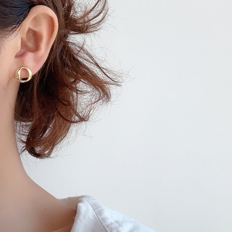 Ohrringe in O-Form mit Verdrehung E1000