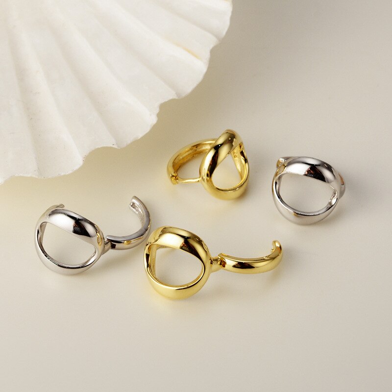 Ohrringe in O-Form mit Verdrehung E1000