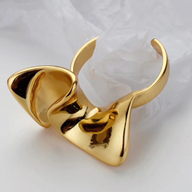 Unregelmäßiger Ring mit Wellenmuster R1048