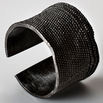 Breiter offener Ring mit Stoffstruktur R1264