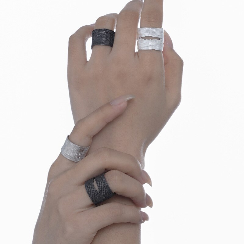 Breiter offener Ring mit Stoffstruktur R1264