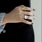 Ring mit matter, gewellter Textur R1261