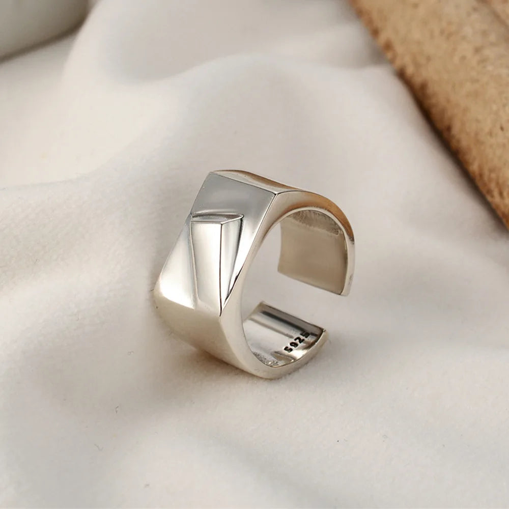 Breiter, dicker, asymmetrischer Ring R1027