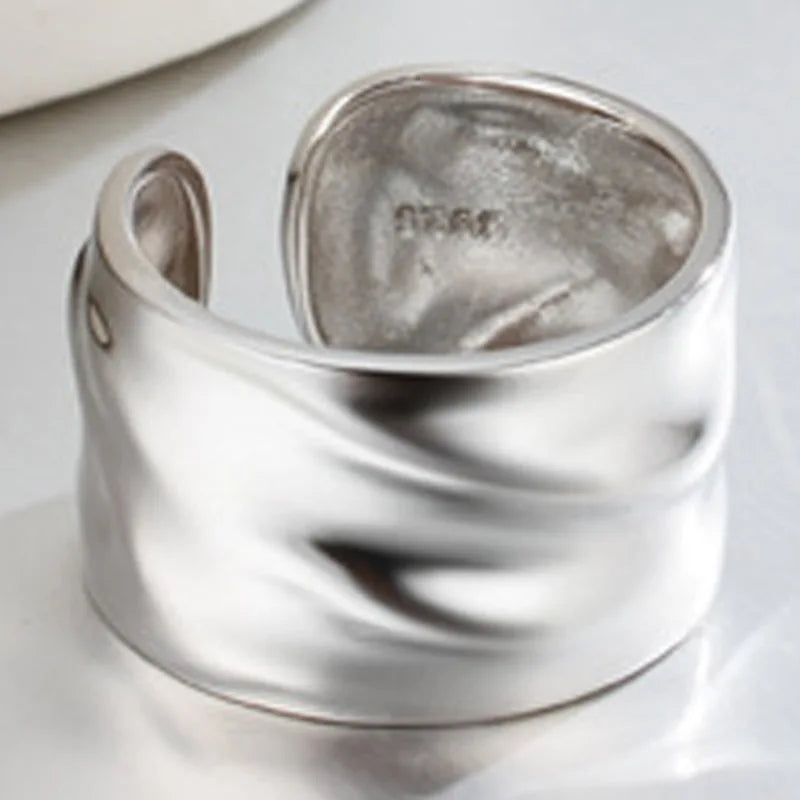 Breiter gewellter geometrischer Ring R1104