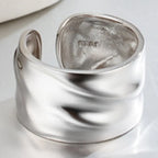 Breiter gewellter geometrischer Ring R1104