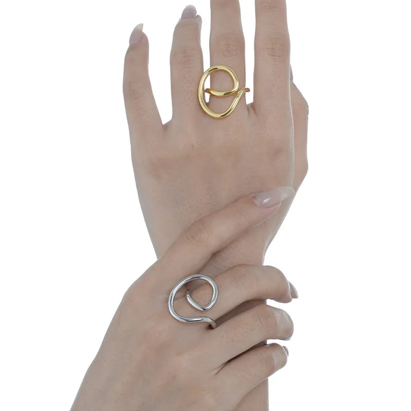 Minimalistischer unregelmäßiger Ring mit Draht R1003