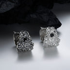 Breiter strukturierter Ring mit Zirkon-Akzent R1194