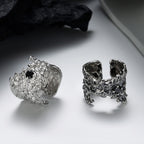 Breiter strukturierter Ring mit Zirkon-Akzent R1194