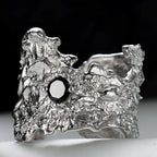 Breiter strukturierter Ring mit Zirkon-Akzent R1194