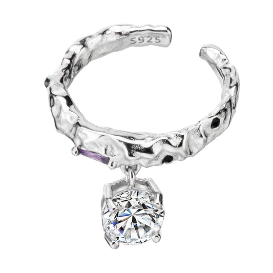Unregelmäßiger Ring mit Zirkon-Charme R1193