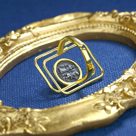 Doppelter quadratischer Drahtring mit römischen Münzen R1067