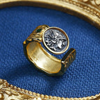 Breiter Ring mit geschlagener römischer Münze R1004