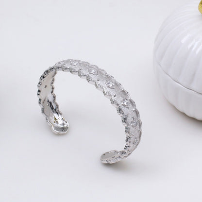 Seidiges Stoff-Laubsägen-Armband 6555