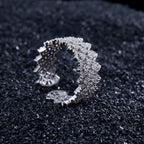 Offener Ring aus Spitze mit mehrreihigem Stein 5705