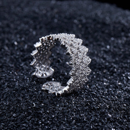 Offener Ring aus Spitze mit mehrreihigem Stein 5705