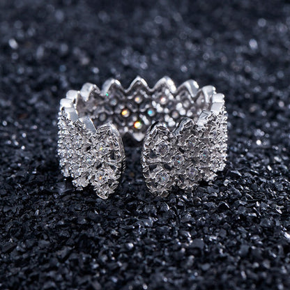 Offener Ring aus Spitze mit mehrreihigem Stein 5705