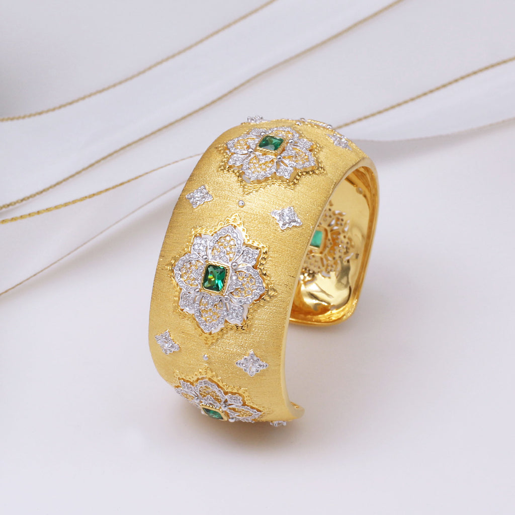Dichtes Laubsägen-Smaragd-Blumenarmband 5228