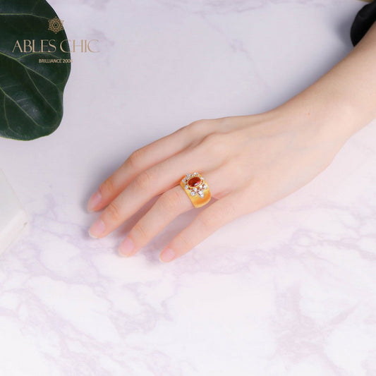 Seidiger Ring mit Rubinblüte 5078