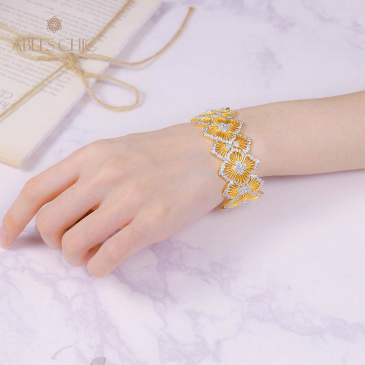 Ikonisches Blumenarmband 5250