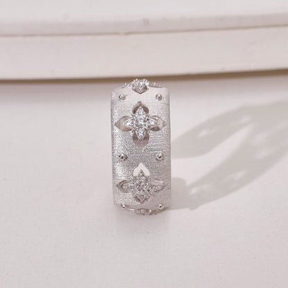Seidiger CZ-Kleeblatt-Blumenring 5719