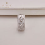 Seidiger CZ-Kleeblatt-Blumenring 5706