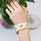 Seidiges Blumenarmband 5002
