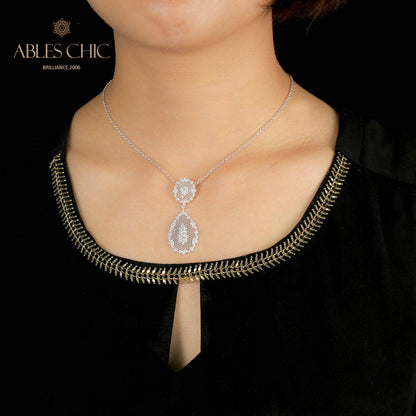 Spitzen-Halskette mit floralem Wabenmuster 5552