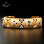 Silky Clovers Blumenarmband 5058
