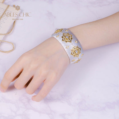 Dichtes Laubsägen-Smaragd-Blumenarmband 6557