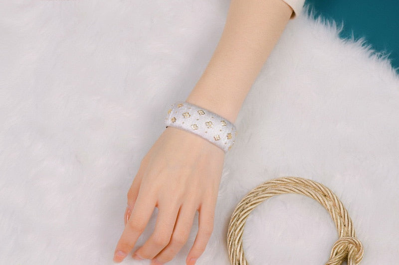Armband mit Stoffstruktur „Pflaumenblüten“ 5651