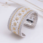 Traditionelles Seidenarmband mit Laubsägearbeiten und Blumenmuster 5221