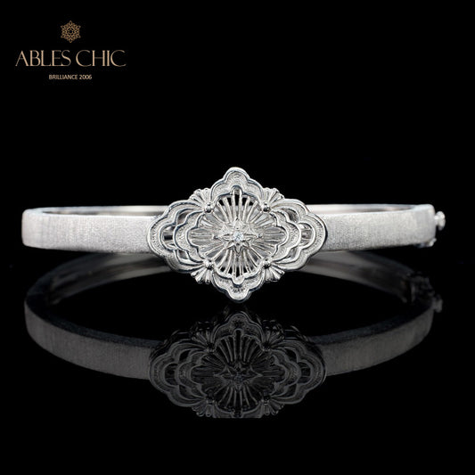 Traditionelles Laubsägen-Kleeblatt-Armband 6132