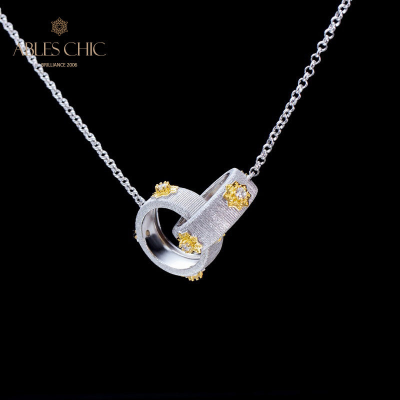 Halskette mit ineinandergreifenden Ringen und Seidenmuster 5861