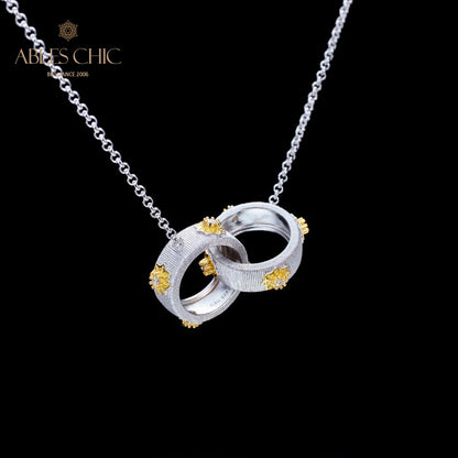 Halskette mit ineinandergreifenden Ringen und Seidenmuster 5861