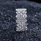 Offener Ring aus Spitze mit mehrreihigem Stein 5705