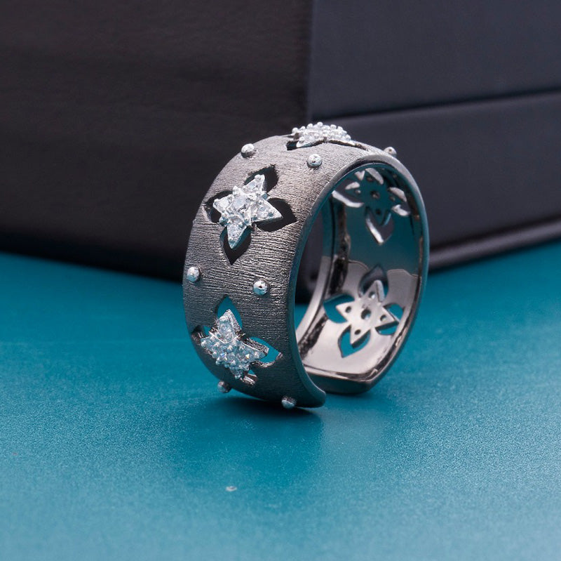 Seidiger CZ-Kleeblatt-Blumenring 5719