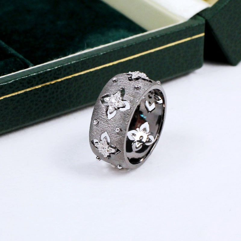 Seidiger CZ-Kleeblatt-Blumenring 5571